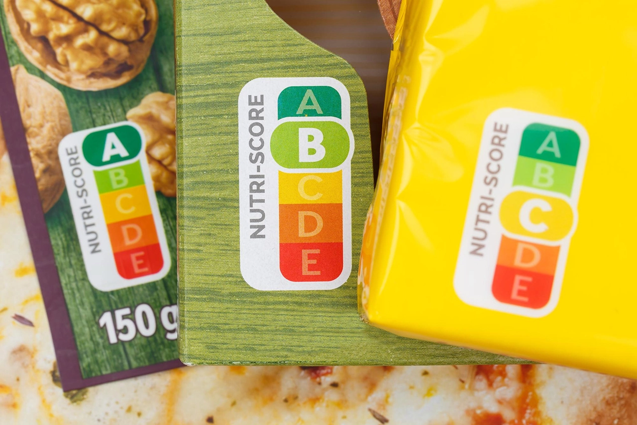 食品包裝上的 Nutri-Score 分級標示,呈現產品語意資訊的結構化設計